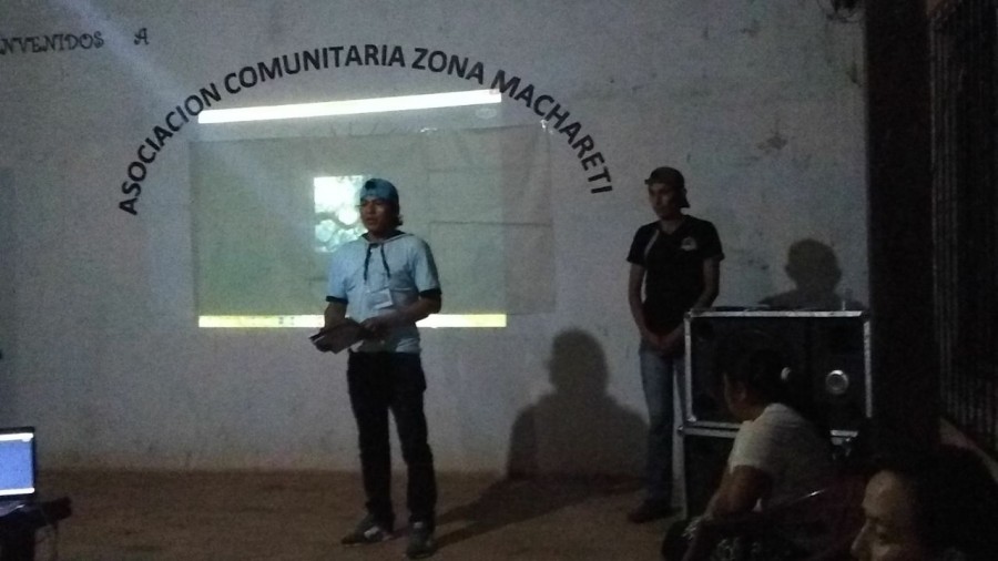 J&oacute;venes de Macharet&iacute; comentan sobre la investigaci&oacute;n de "Acceso y uso de  internet