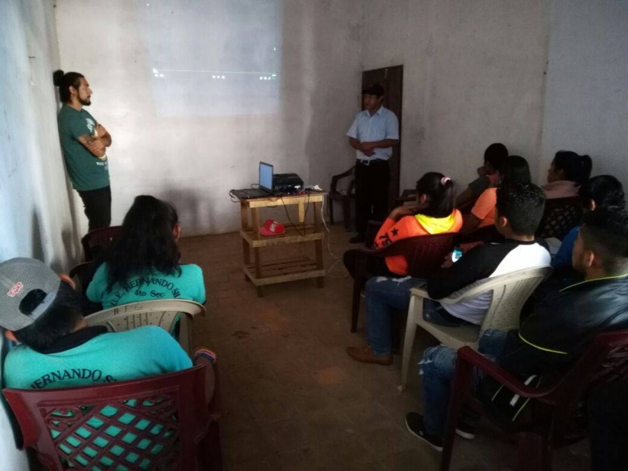 Taller de comunicadores al comit&eacute; de j&oacute;venes del pueblo Guaran&iacute;